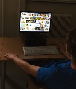 Schüler sucht Bildmaterial