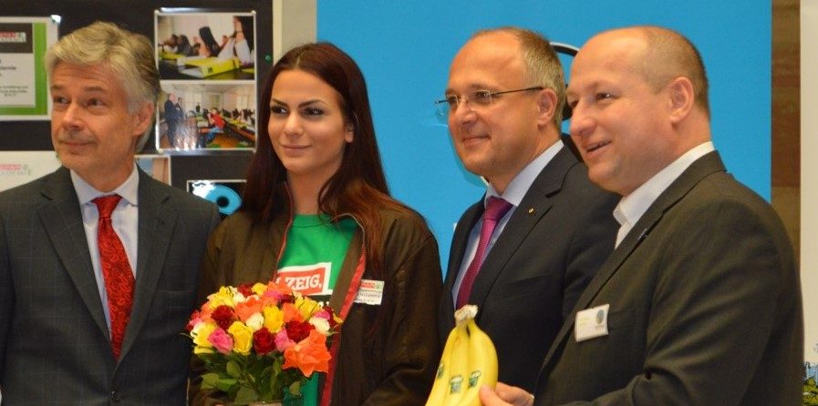 Lehrlinge der SPAR Akademie beim FAIRTRADE Aktionstag im Parlament
