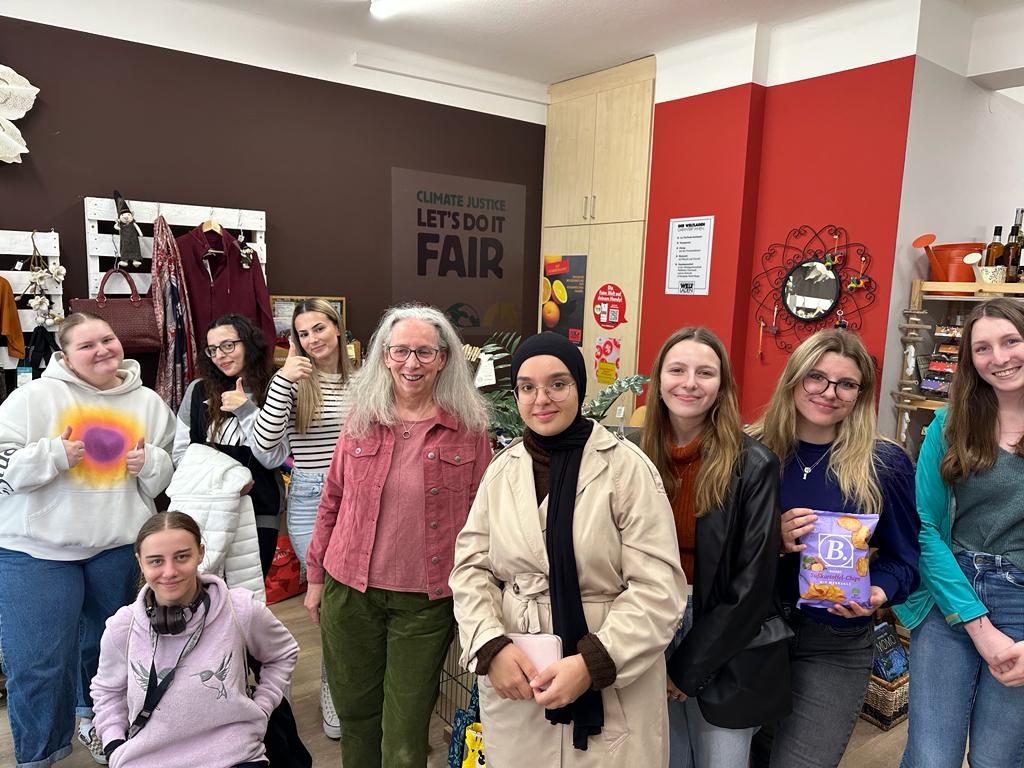 Besuch bei Frau Bliem im Weltladen Golling