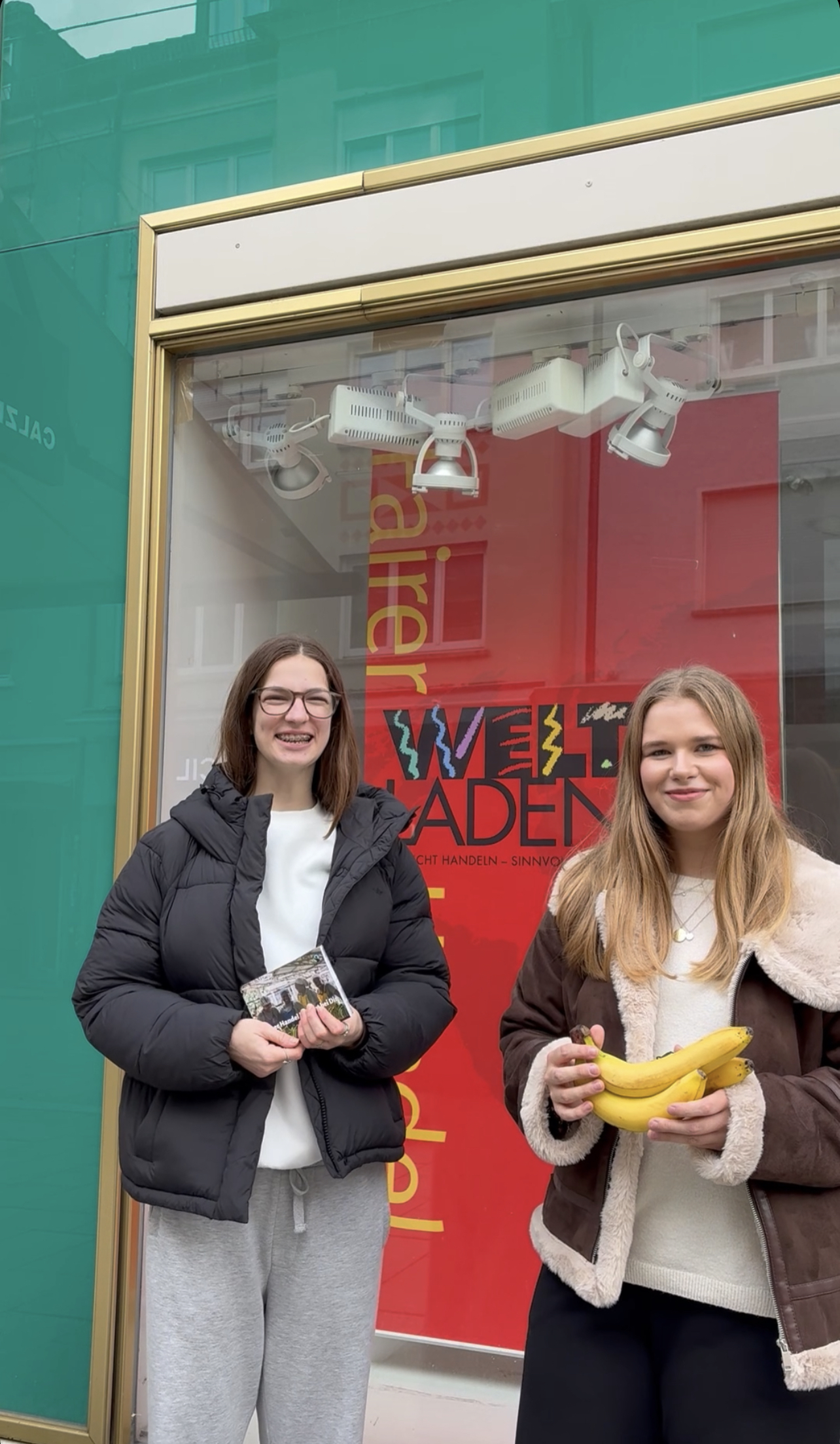 Bananen-Verteilaktion am 12.11.2025 von den Schülerinnen der HLW Marienberg
