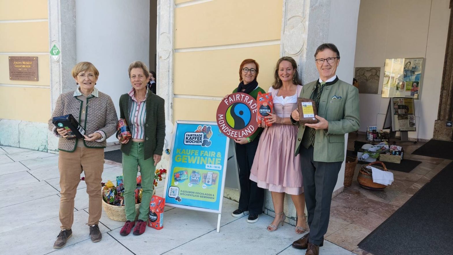 Kaffeestandl beim Erntedankfest in Mondsee vor der Kirche